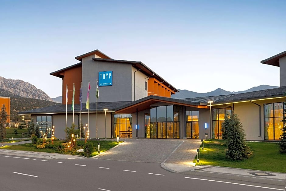 Tryp by Wyndham Zomin