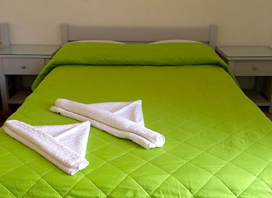 Zdjęcie 1 z 5 — 1 Double Bed or 2 Beds, Mountain View