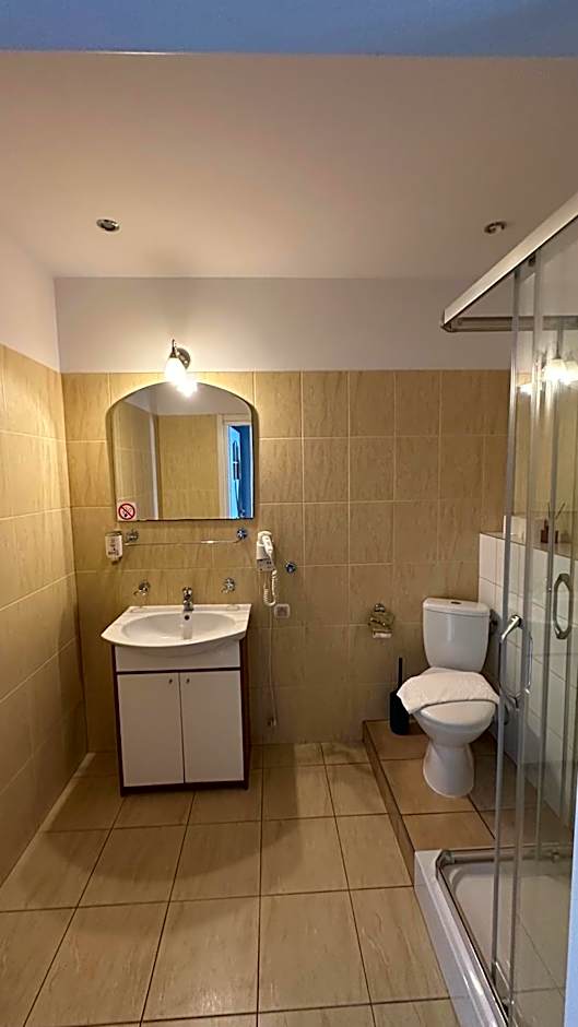 Lezzet PG B&B &TurkishRestaurant