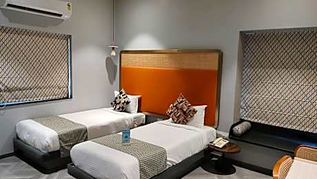 Deluxe Room Twin Bed