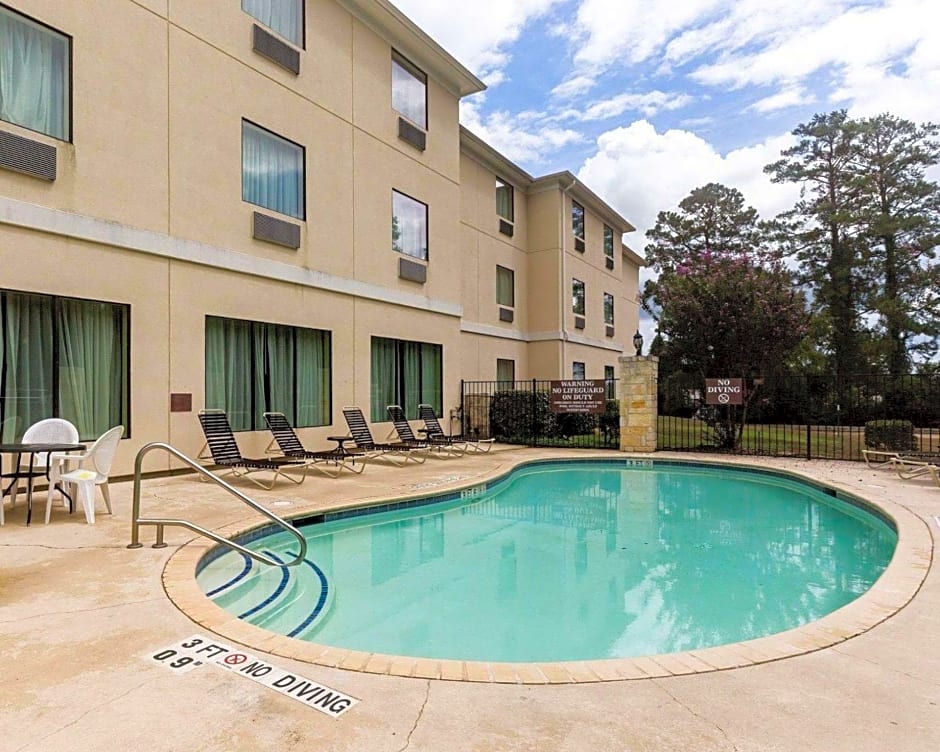 Quality Suites Huntsville Near University