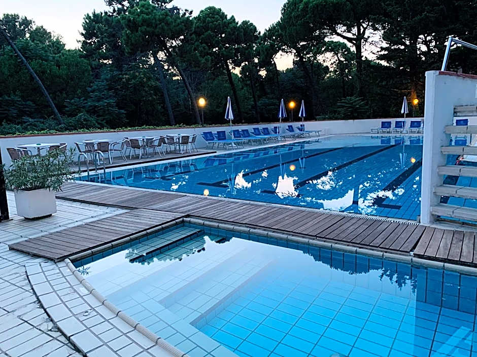 G&D Hotel Deanna Pool&Brunch