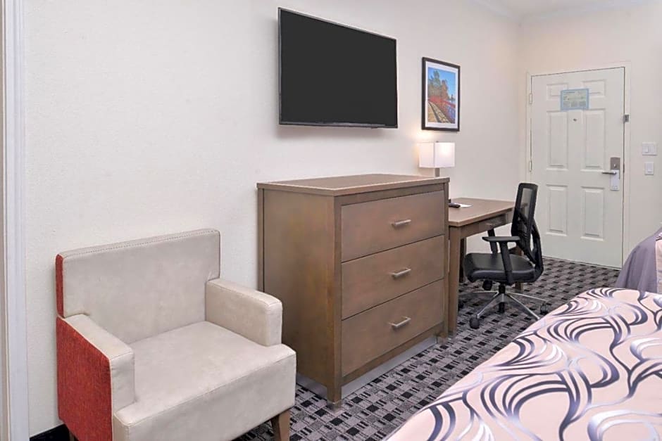 Americas Inn & Suites IAH North