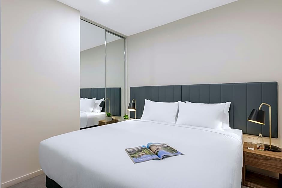 Brady Apartment Hotel Hardware Lane