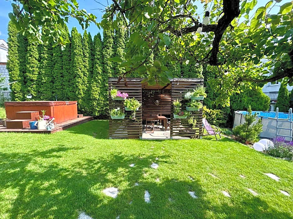 Lawendowo- sauna, jacuzzi, domki w ogrodzie i apartamenty w kamienicy