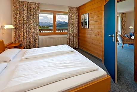 Two-Bedroom Apartment with Mountain View - South Side