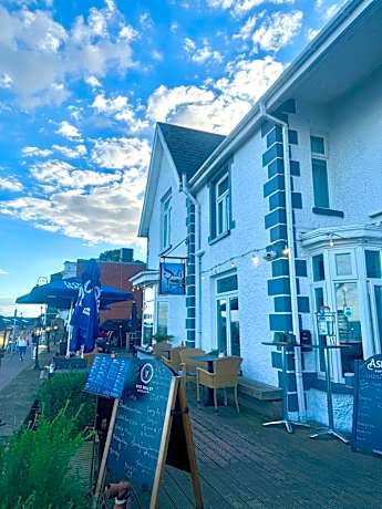 Sids restaurant and bar with rooms