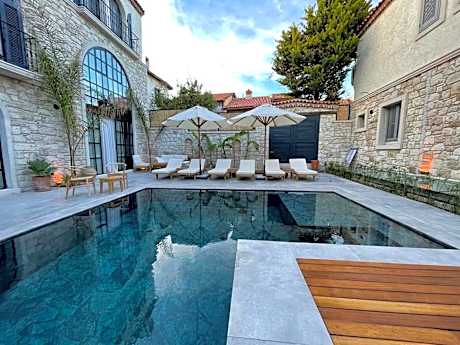 Rhea Alacatı Boutique Hotel