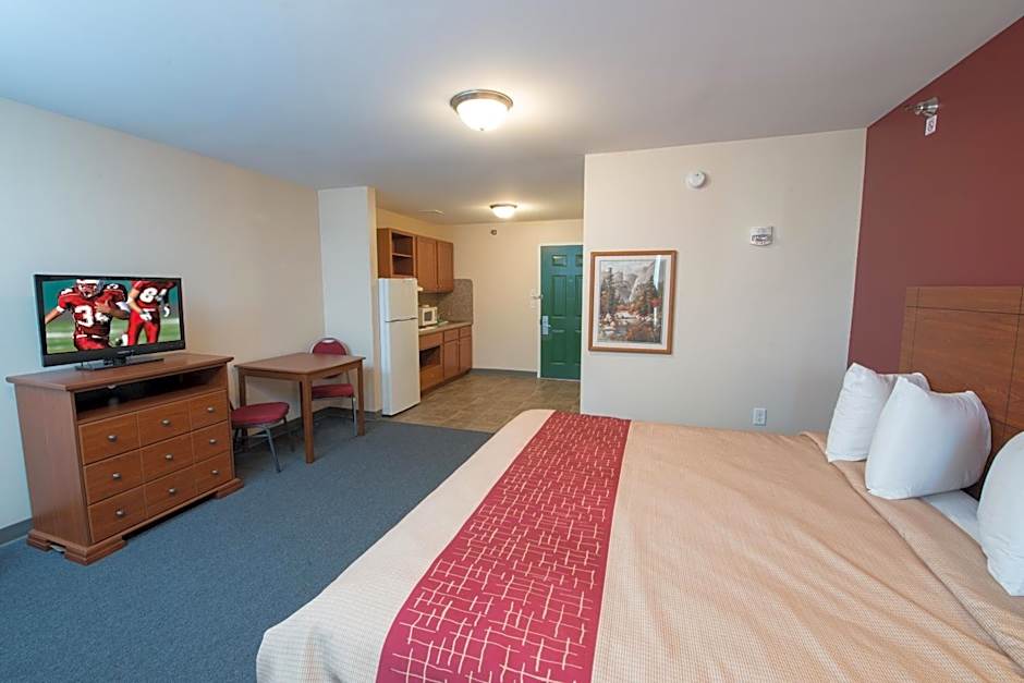 Red Roof Inn & Suites Dickinson