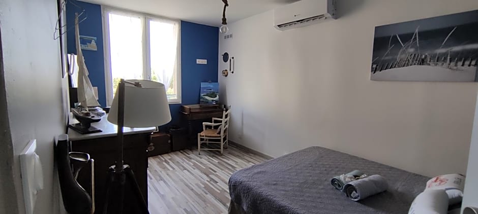 chambres bleues côté plage et aéroport climatisées et parking gratuit