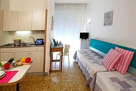Studio (2 Adults)