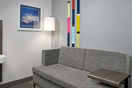 1 King Bed Nonsmoking