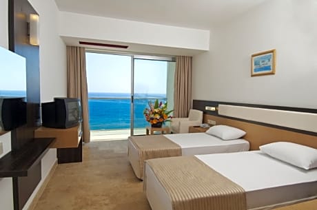 Double single use sea view