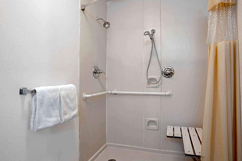 Days Inn by Wyndham Greenville