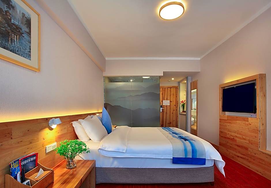 Photo 1 of 3 of Deluxe 1 Queen Bed