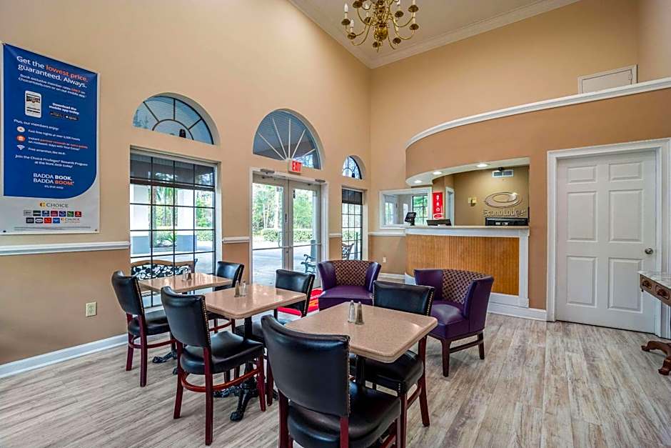 Econo Lodge Inn & Suites
