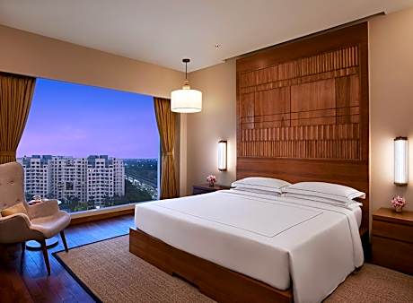 Taj Club suite with one way airport transfer, evening cocktail, 2pcs of ironing non-cumulative basis