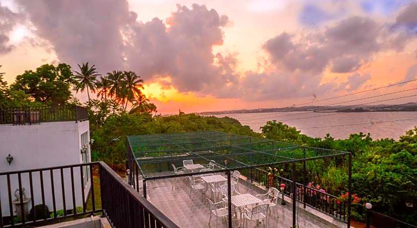 Villa Baywatch Rumassala