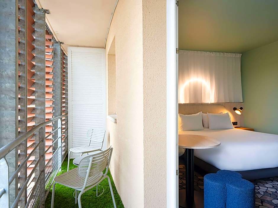 Photo 1 of 26 of Privilege 1 Double Bed, Balcony