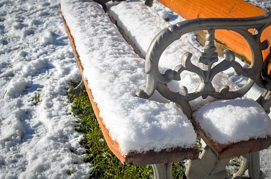 Huinid Pioneros Hotel