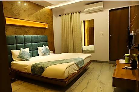 Deluxe Double Bed Room