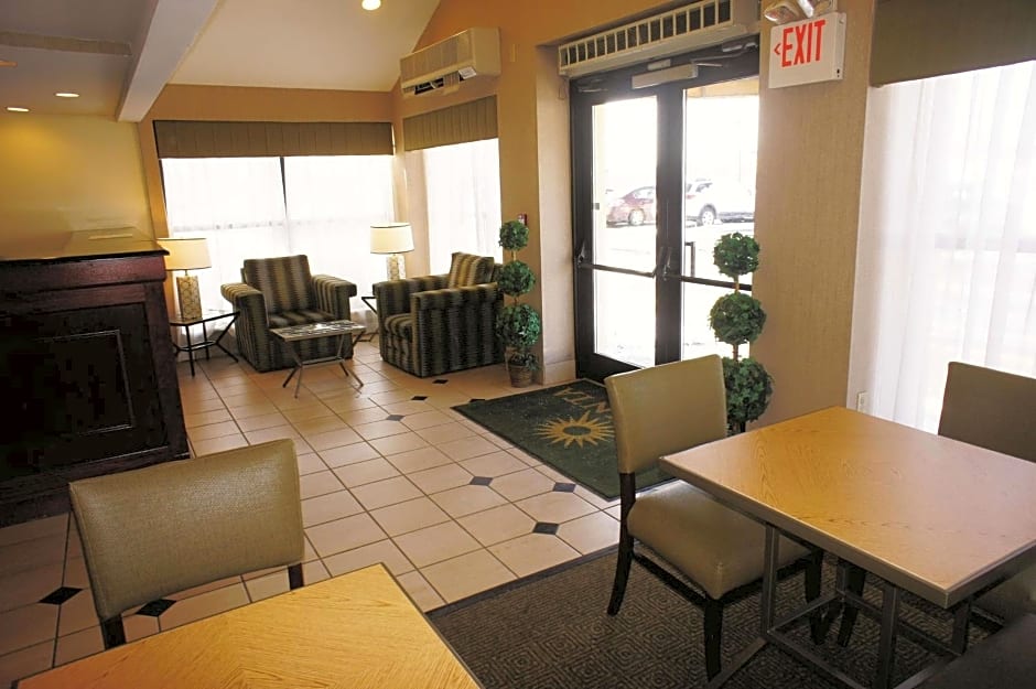 La Quinta Inn & Suites by Wyndham Warwick-Providence Airport