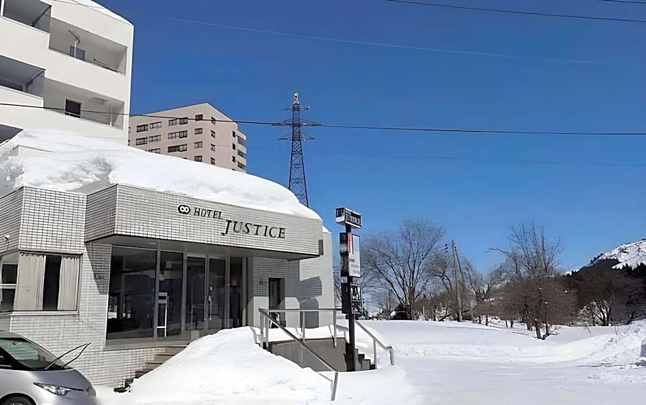 Hotel Justice - Ski IN Ski OUT - Private bathroom, next to the ski lift station