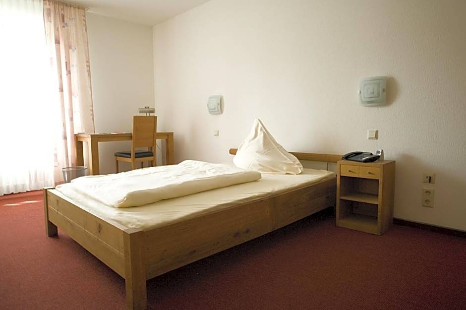 Photo 1 of 9 of Single Room