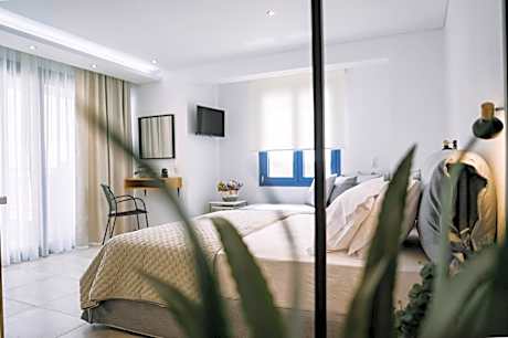 Deluxe Triple Room with Sea View