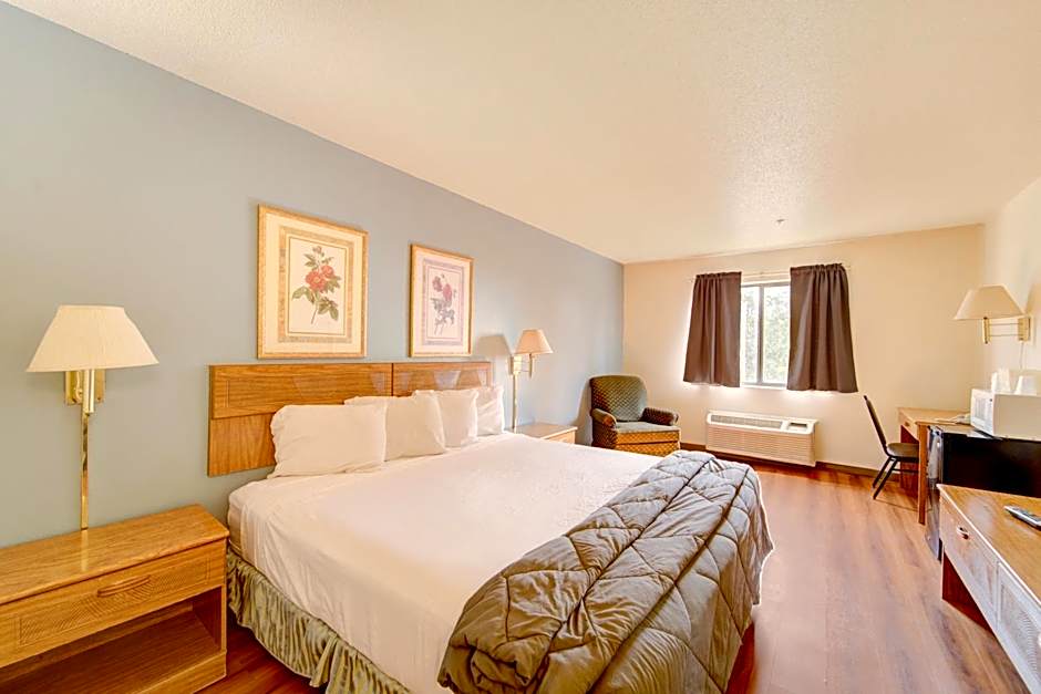 Capital O Amerihost Inn and Suites Fulton Hwy 54 MO