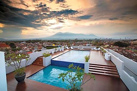Ascent Hotel & Cafe Malang