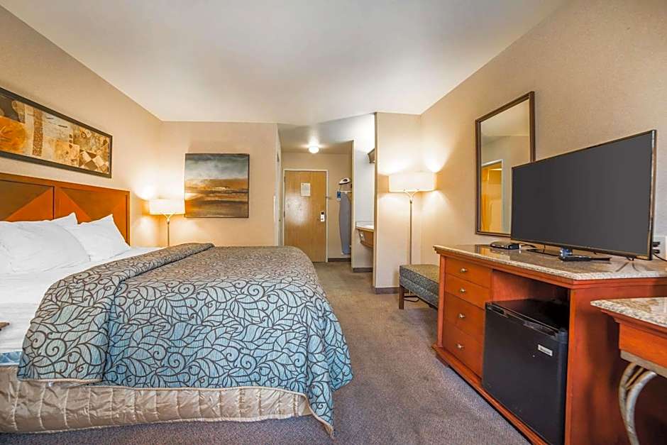 Rodeway Inn & Suites