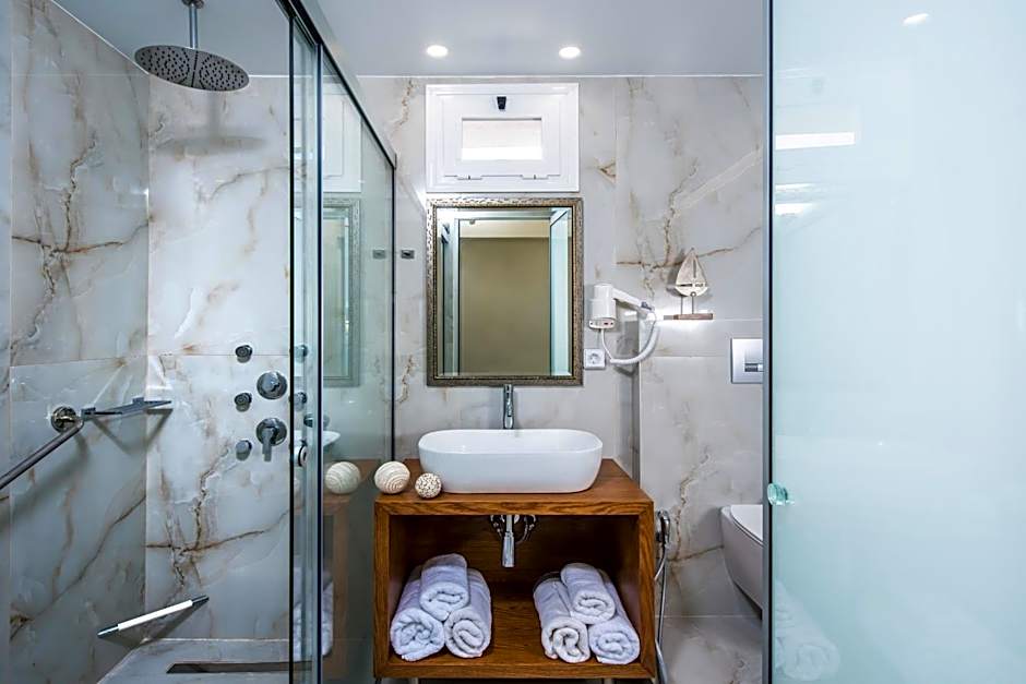 W Suites by Estia ex Camelot