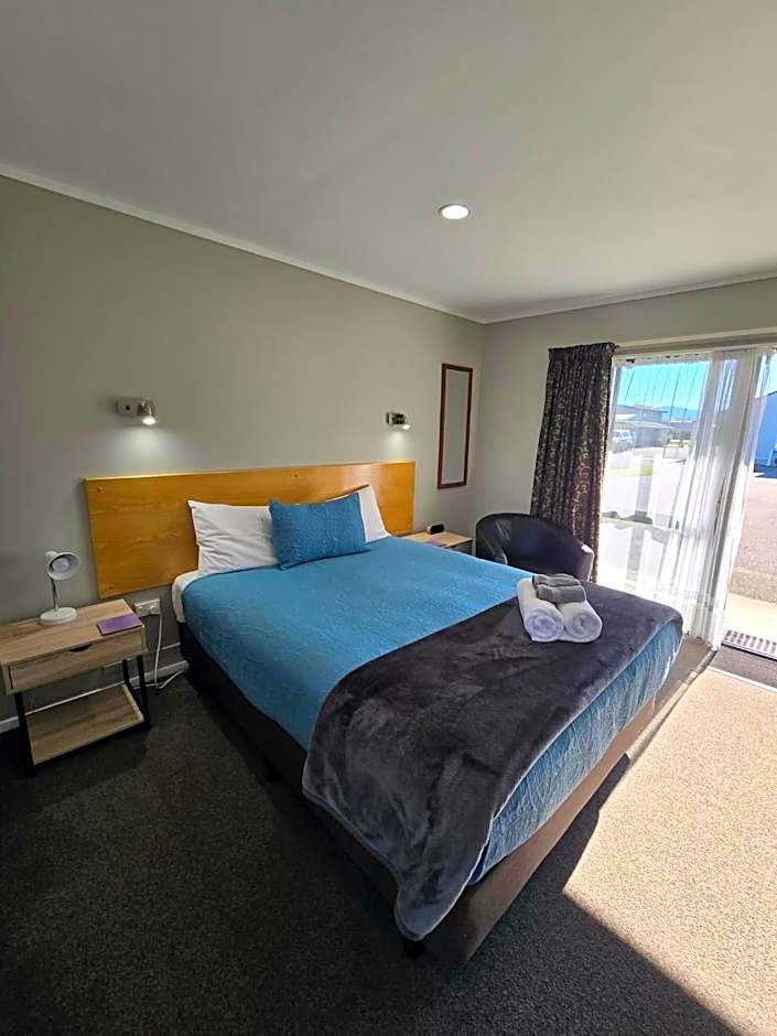 Commodore Court Motel