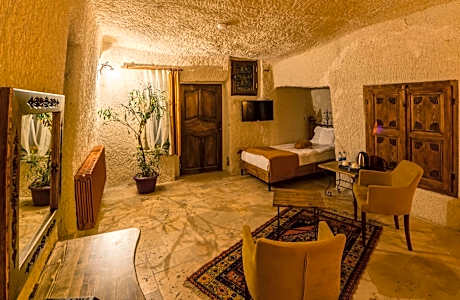 Triple Cave Room