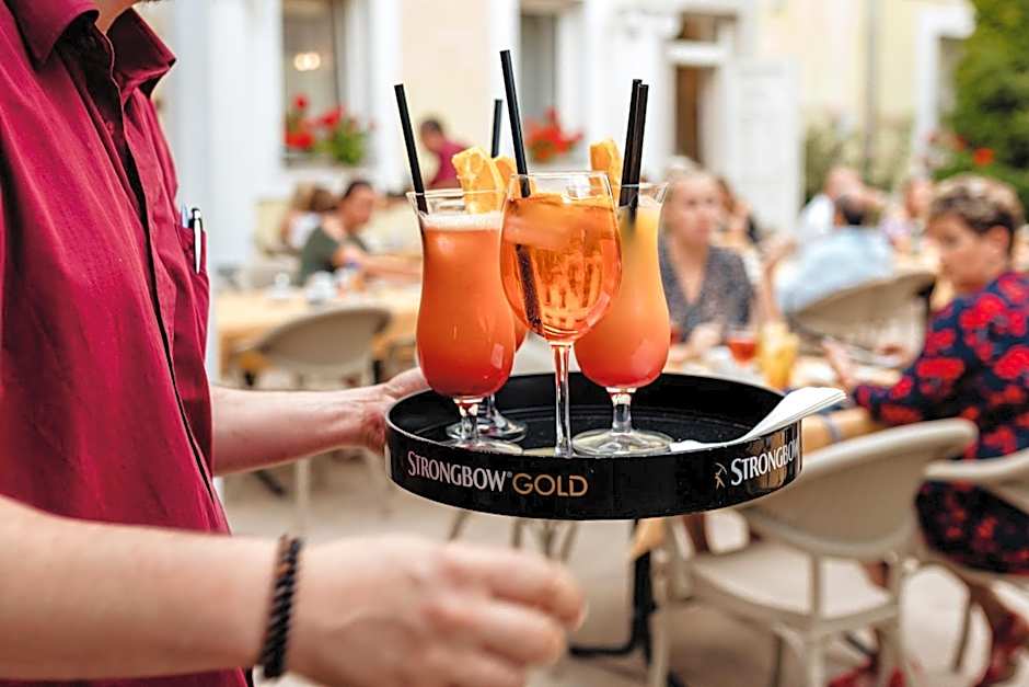 Hotel Korona Wellness, Rendezvény és Borszálloda