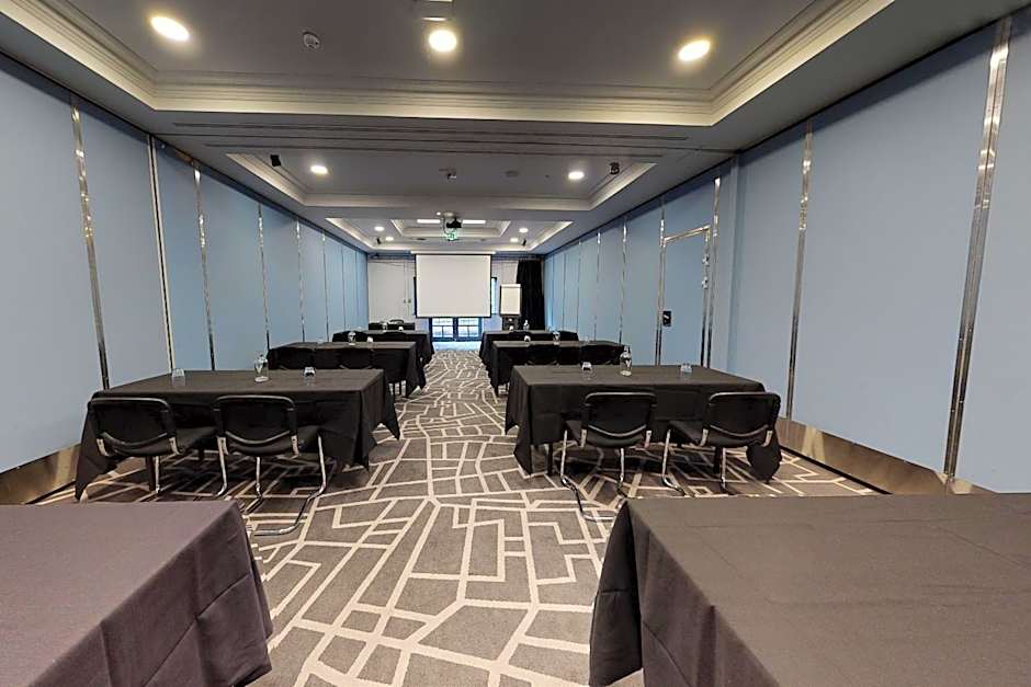 Village Hotel Leeds North