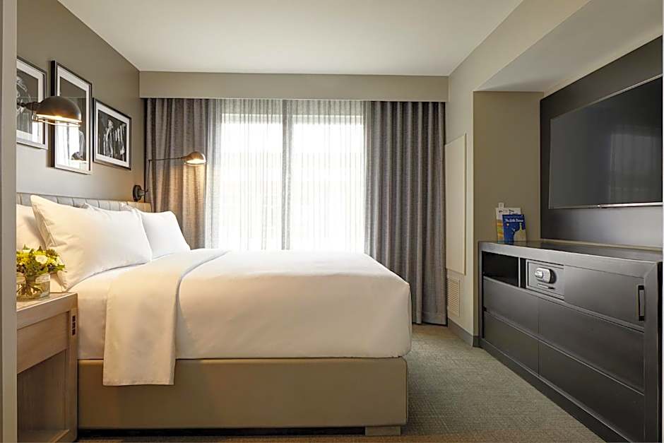 Archer Hotel Boston/Burlington