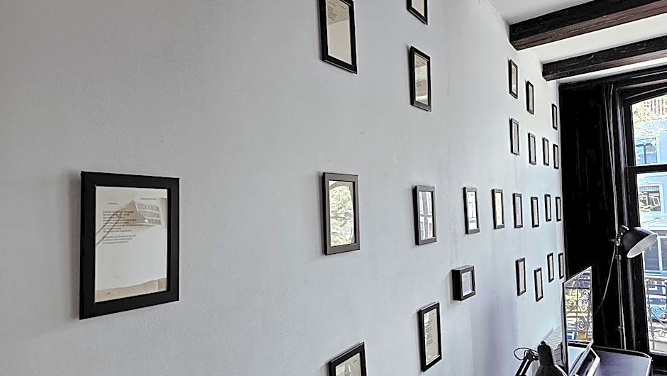 JoyJoyJoy the Black Beauty ecolicious studio in a canal house with French balcony with view on the canals