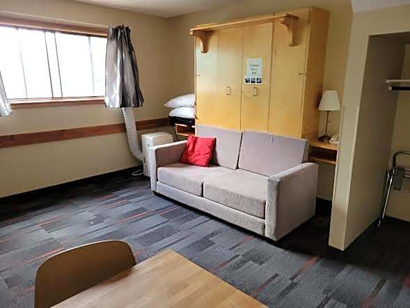 Rundle Mountain Lodge