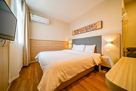 Huazhu - Room With Bed