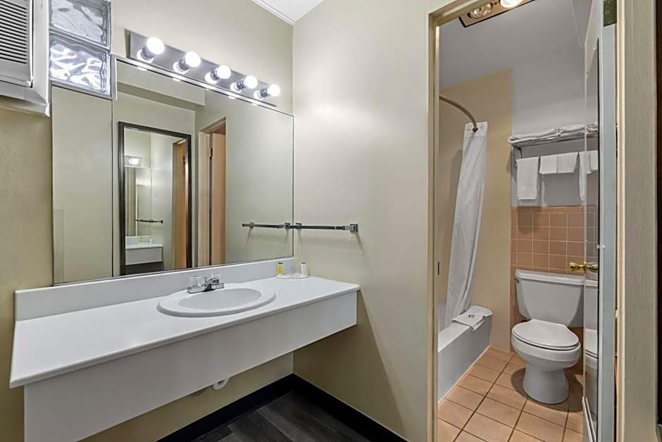 Travelodge by Wyndham Rapid City