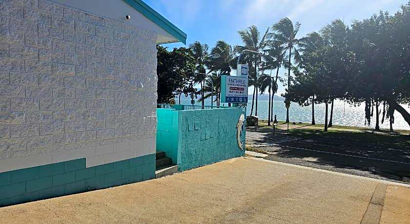 Emthree Seaside Apartments