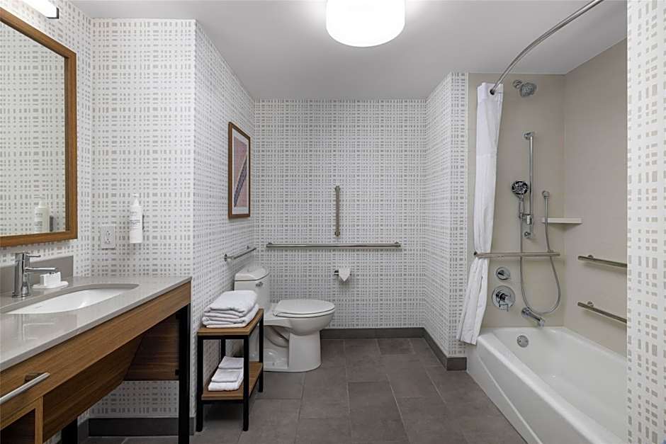 Hampton Inn By Hilton & Suites Moline-Quad City International Airport, Il