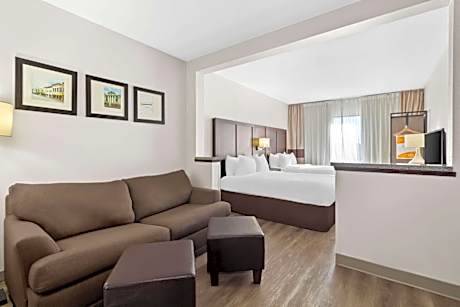 Double Suite with Two Double Beds - Non-Smoking