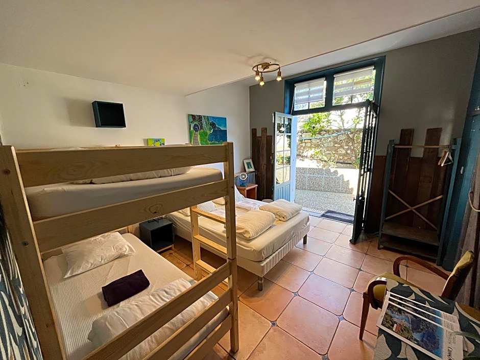 Cassis Hostel