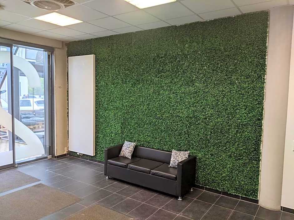 BUSINESS-MOTEL free WiFi & massage, air-con, XXL-Parking, Wallbox, Smart TV, Video-Security