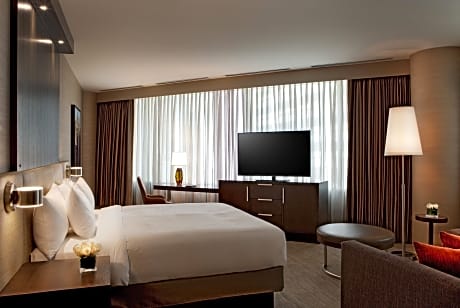 Corner Deluxe King Room