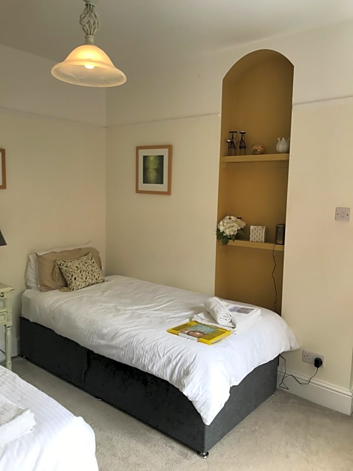 Rie's Retreat- The Gold Room