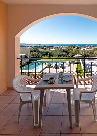 Catamaran Corfu Aparthotel